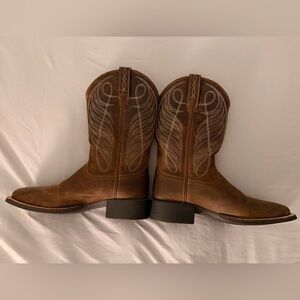 Ariat Brown Leather Western Boots with Contrast Stitching